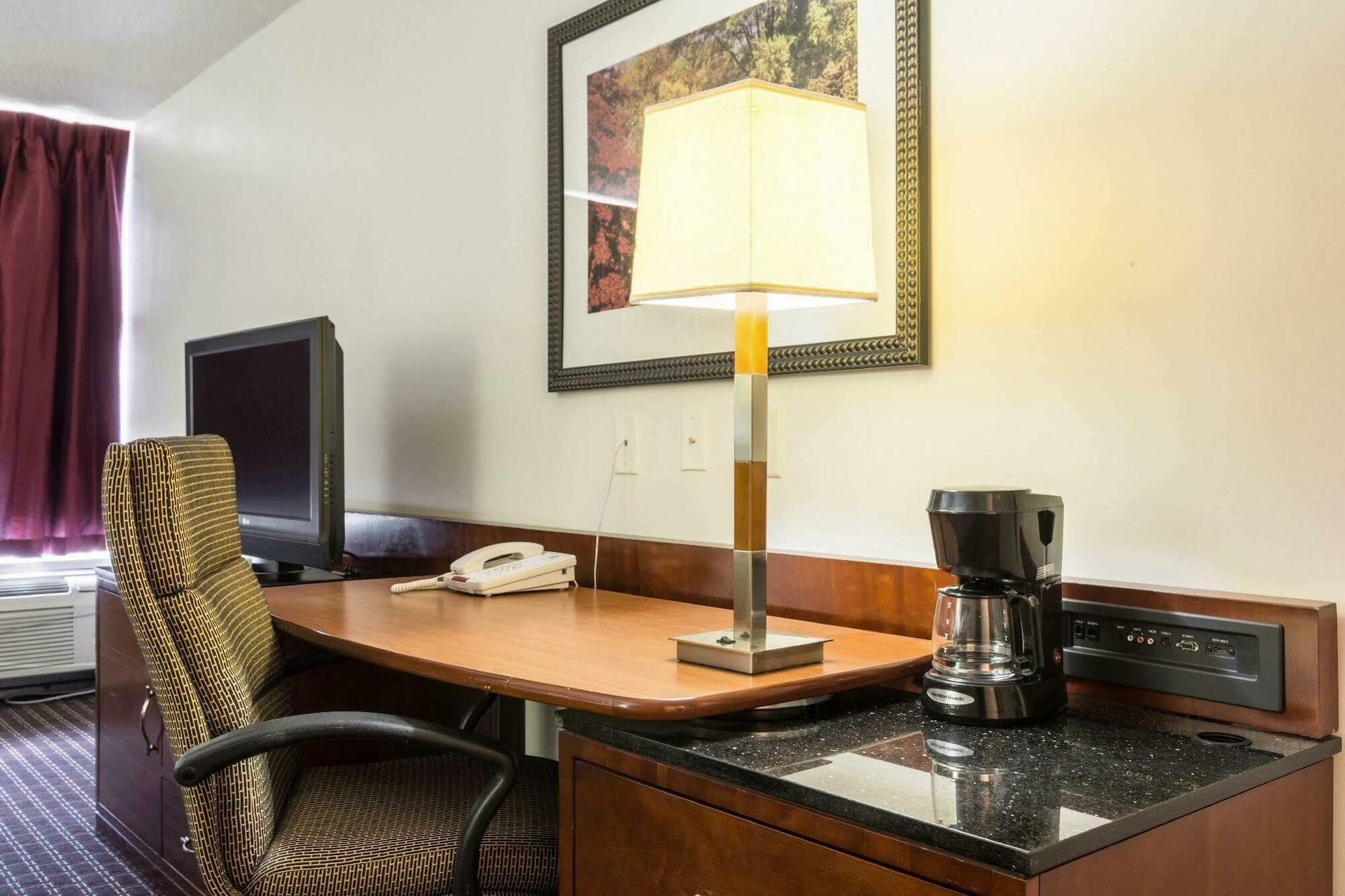 Days By Wyndham Hartsfield Jackson Atlanta Airport West Hotel 3*