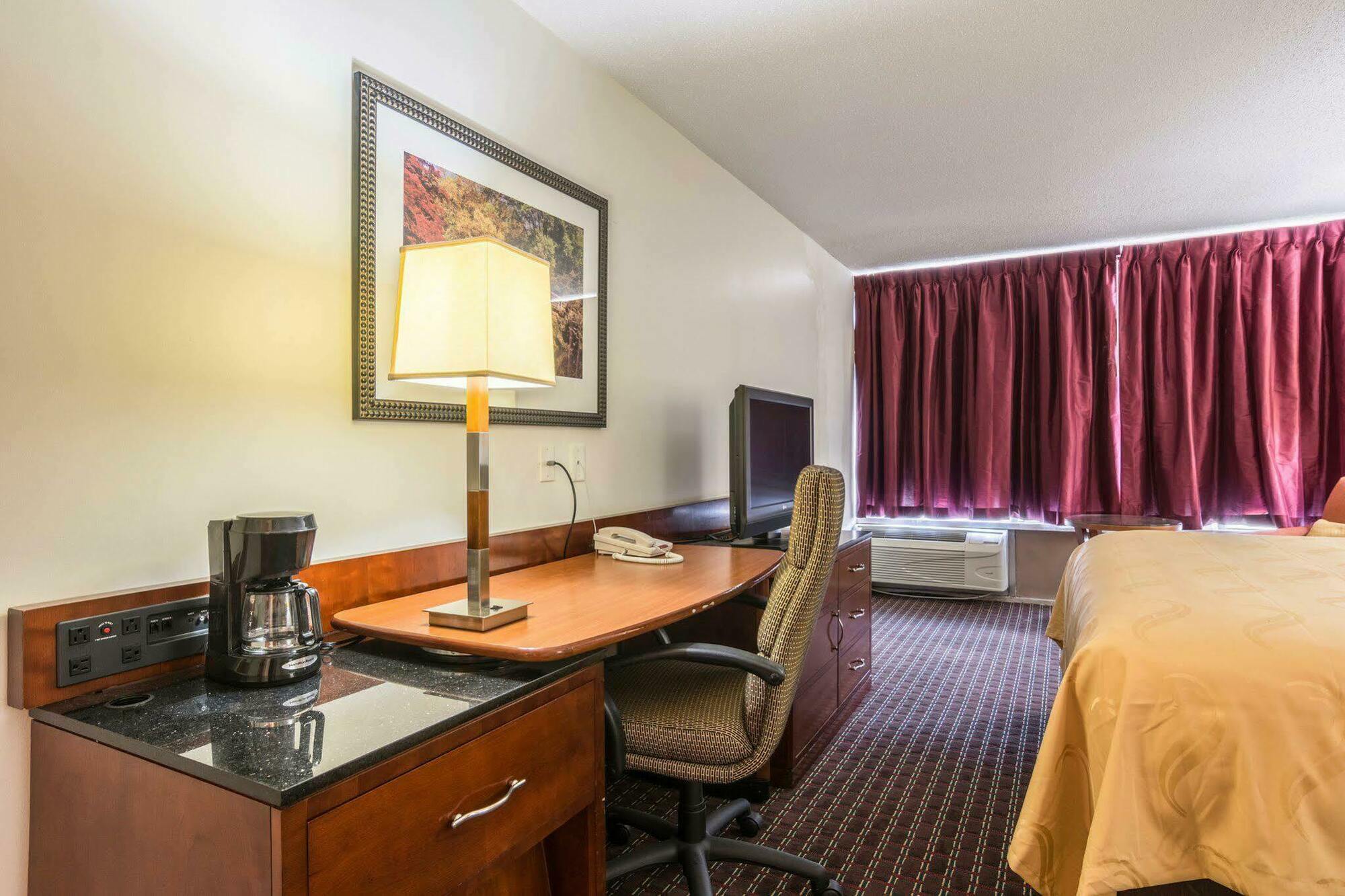 Days By Wyndham Hartsfield Jackson Atlanta Airport West Hotel College Park